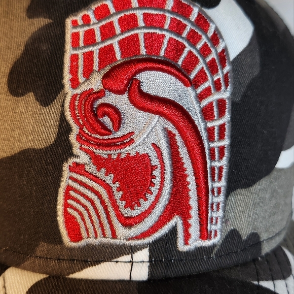 New Era 9Fifty Hawaiian Black Camo Snapback Trucker Hat - Picture 2 of 9